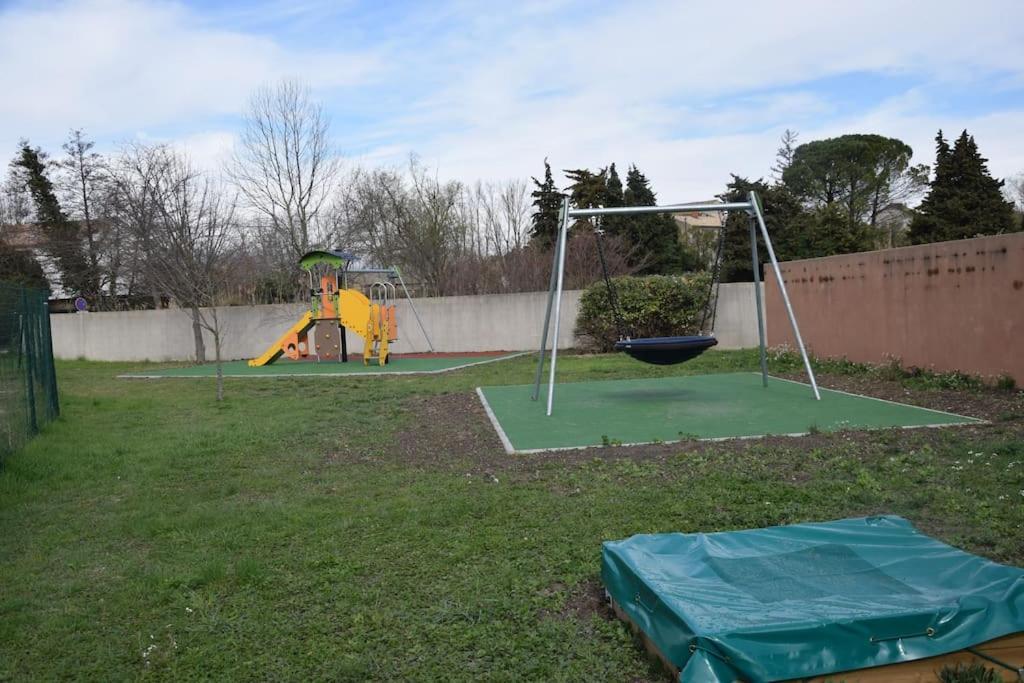 Le Petit Bonheur - Place Parking Privee - Clim - Terrasse - Piscine Partagee - Proche Parc Spirou Saint-Saturnin-lès-Avignon Exterior foto
